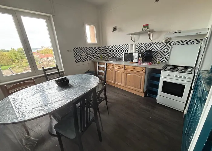 Lägenhet Huitieme Avenue Grand Parking Un Sejour A Part *